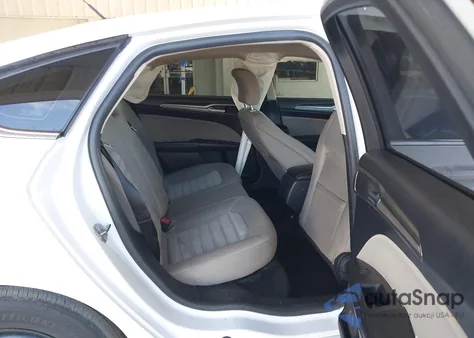 2019 Ford Fusion S z USA, uszkodzony, nr VIN 3FA6P0G72KR127317